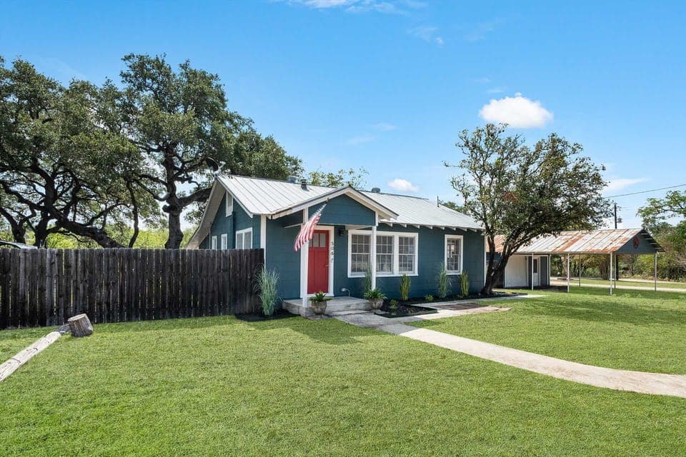 Don't let the calm country setting fool you, you'll also be just a few blocks from all the attractions of Bandera!