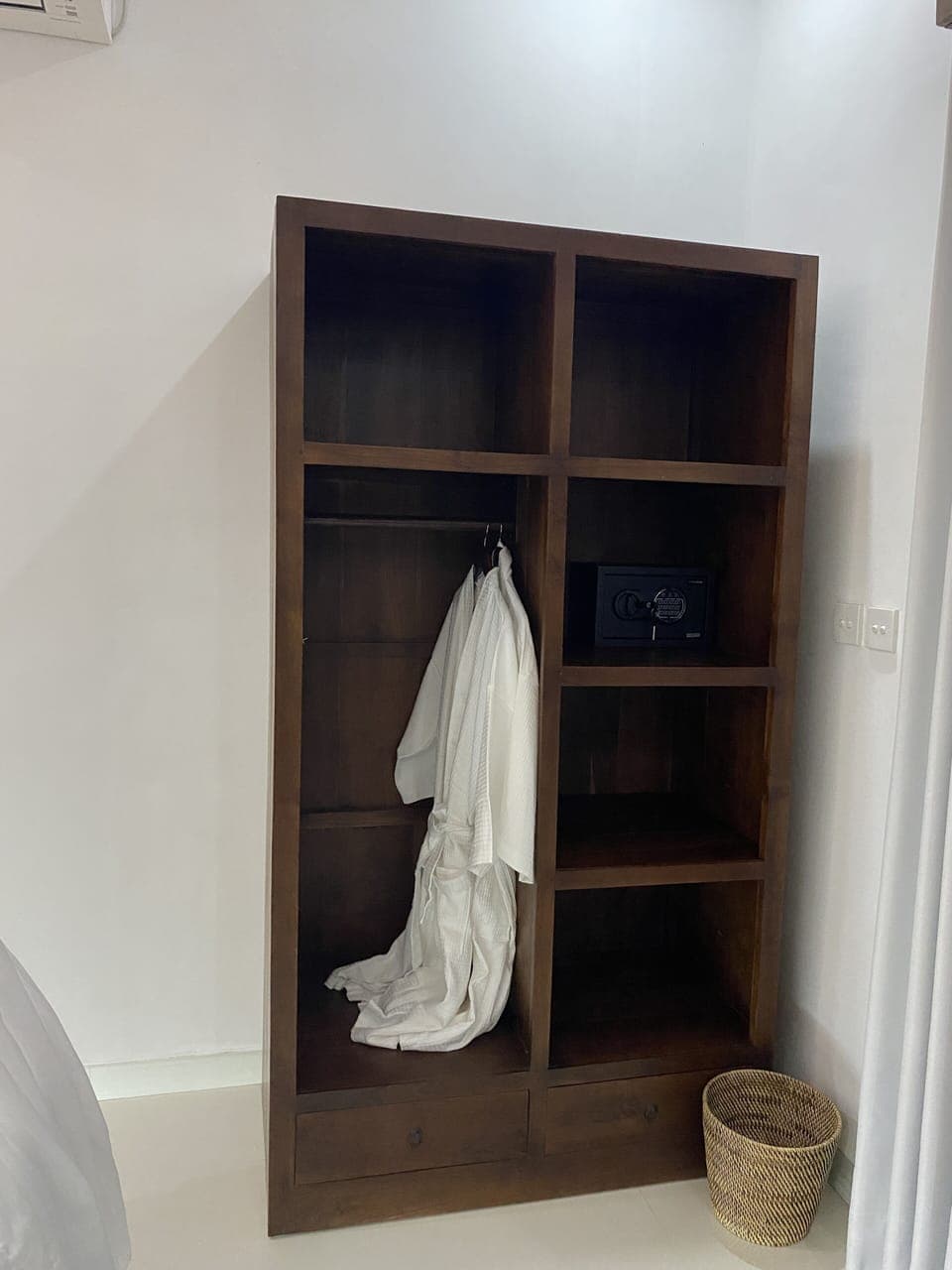 Deluxe Double Room | Desk, free cribs/infant beds, rollaway beds, free WiFi