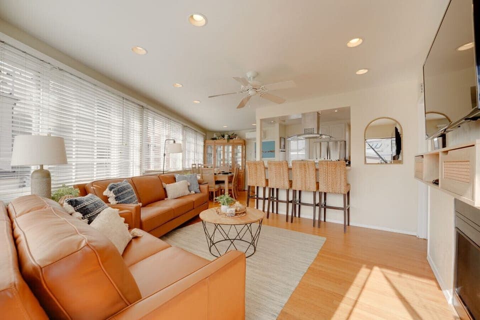 Casa de Playa- South Mission Beach Escape! Upstairs 3 Bed/ 2 Bath