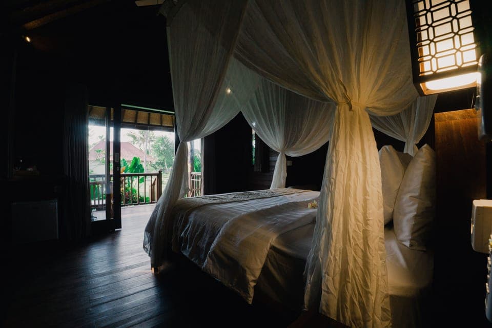 Deluxe Double Room | Desk, laptop workspace, bed sheets