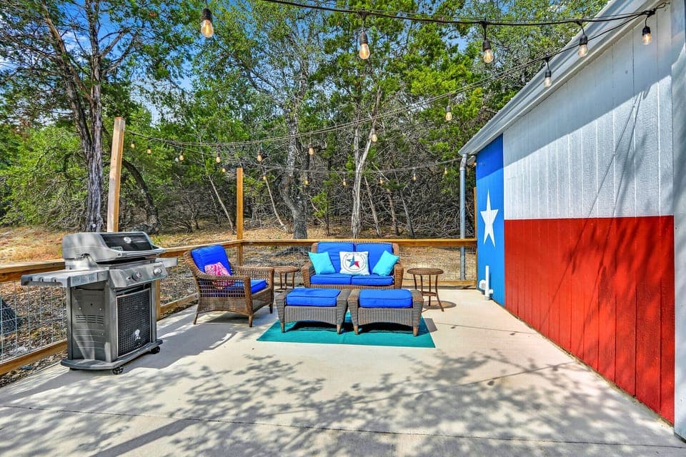 The Lone Star flag shines bright at the back of the Rustic Star Farmhouse