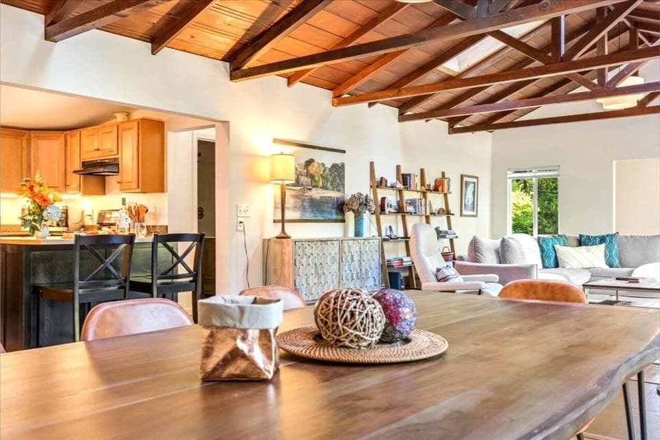 The ceiling helps keep the wide open feeling going