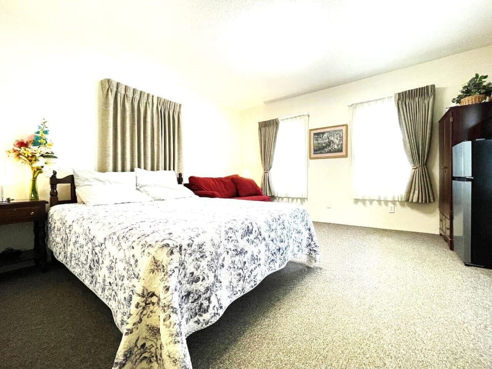 Comfortable, Quiet Room