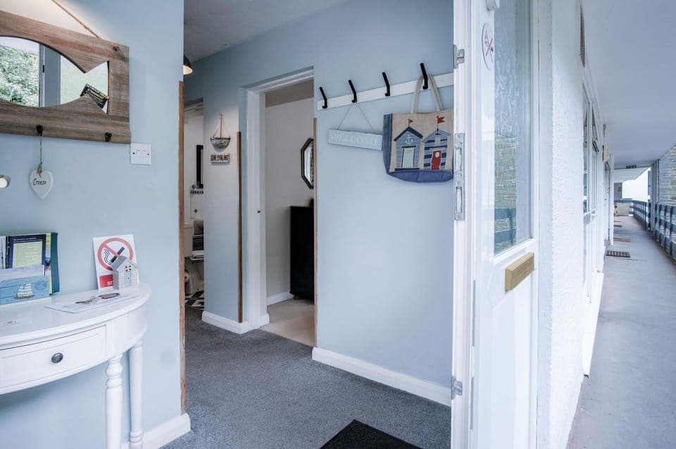 17 Beach Court - 2 Bed Apartment - Saundersfoot (17192)