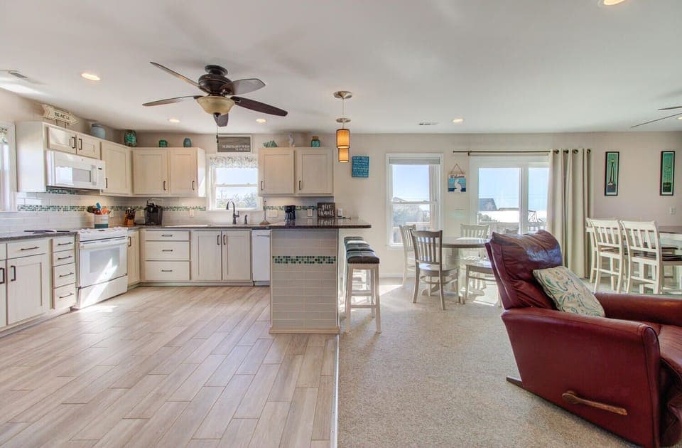 Atlantic Views-Main Living Area