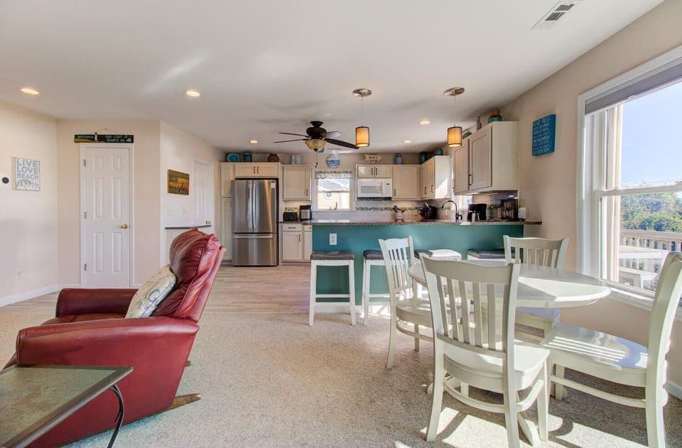 Atlantic Views-Eating Area