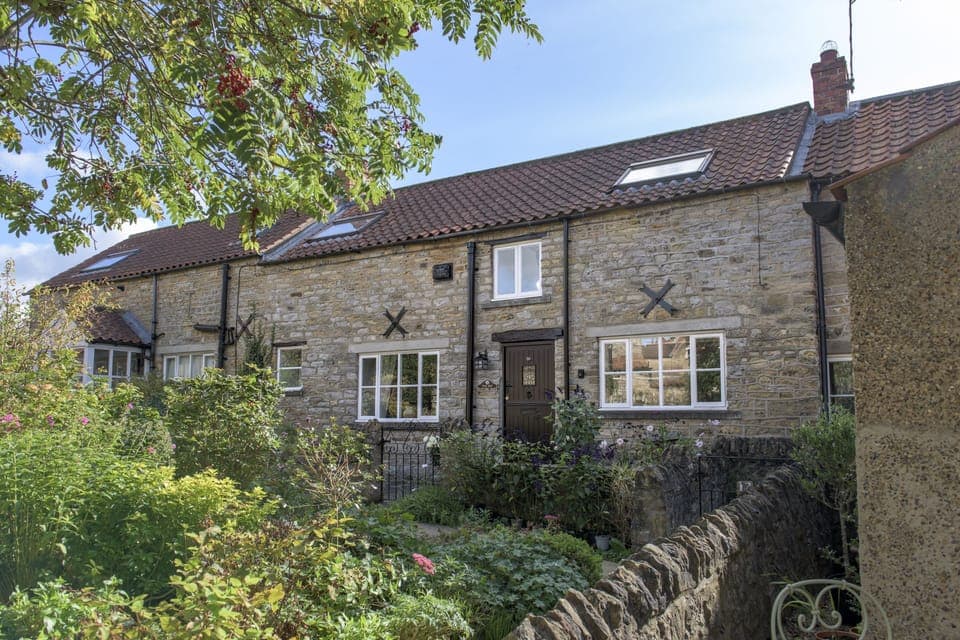 The Old Potting Shed, Kirkbymoorside: Front elevation with private patio area