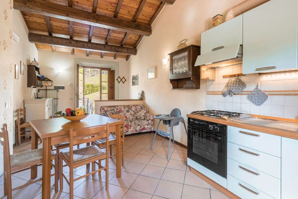 Autumn, Dining Room, Kitchen, Living Room, Spring, Summer