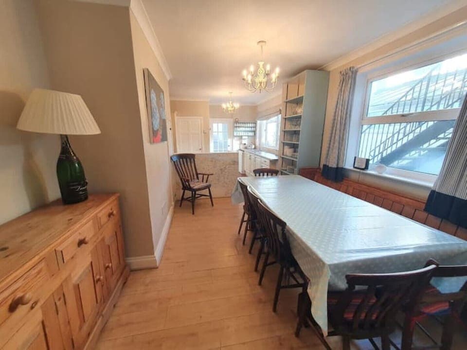 Fabulous large kitchen/breakfast room - seating for 12 - booster seats too! 