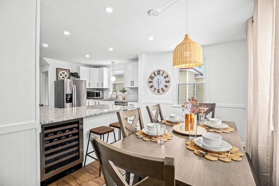 Gather around the dining room table with your loved ones and savor the joy of sharing a bottle of exquisite wine 🍷✨ Unwind, laugh, and make memories that will last a lifetime!