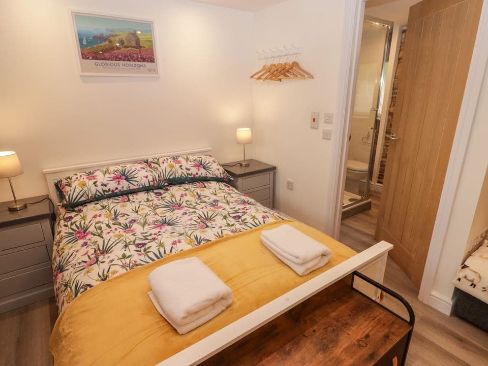 1 bedroom, individually decorated, individually furnished, free WiFi