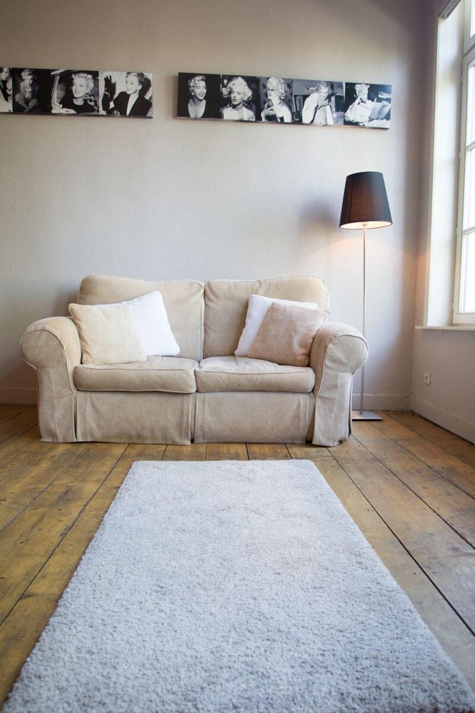 Standard Double Room | Living area | Flat-screen TV