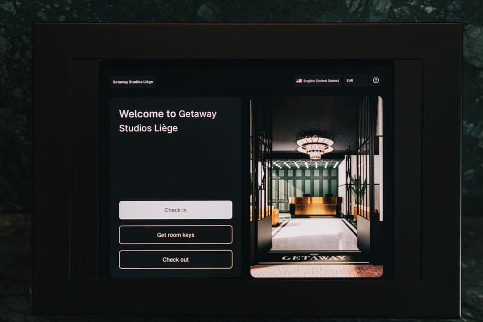 Check-in/check-out kiosk