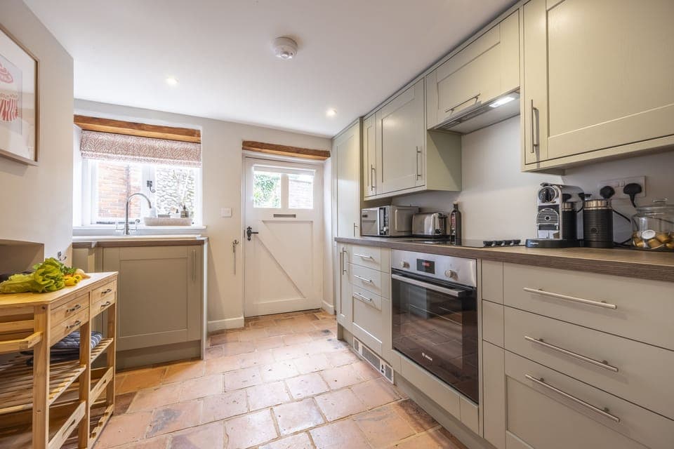 12 Station Road, Holt:  Enter in to a fully equipped kitchen with electric oven, fridge/freezer, microwave and Nespresso Magimix coffee machine