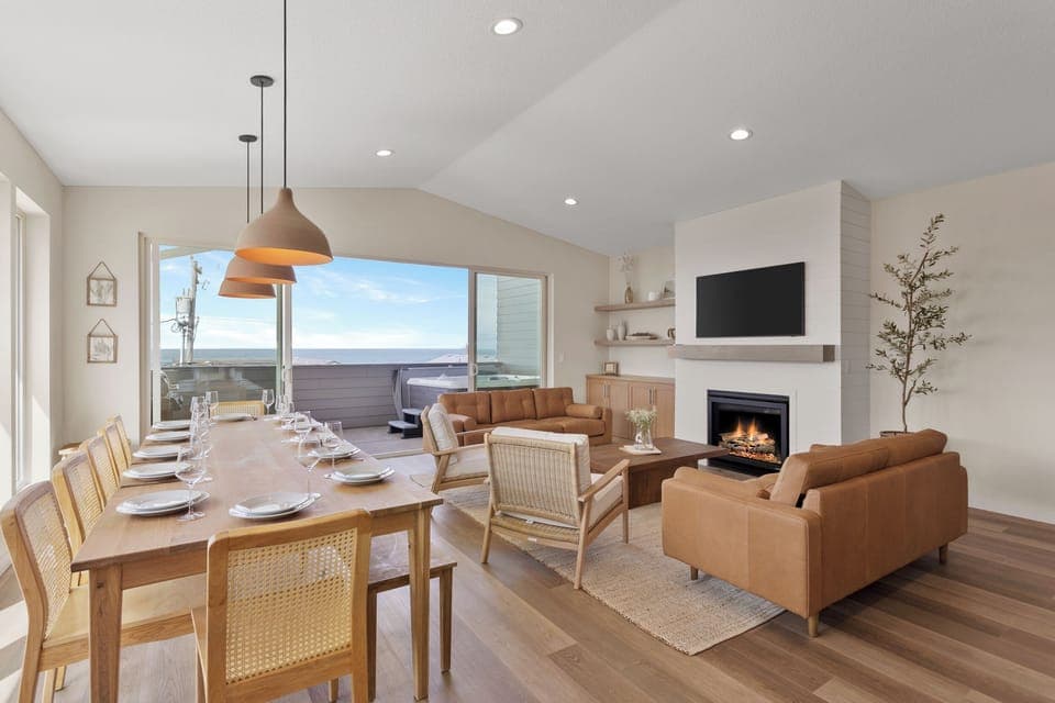 North unit, living/dining space