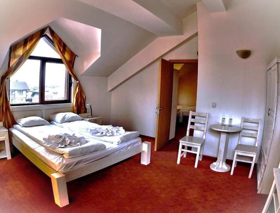 Family Quadruple Room | Minibar, desk, soundproofing, free WiFi