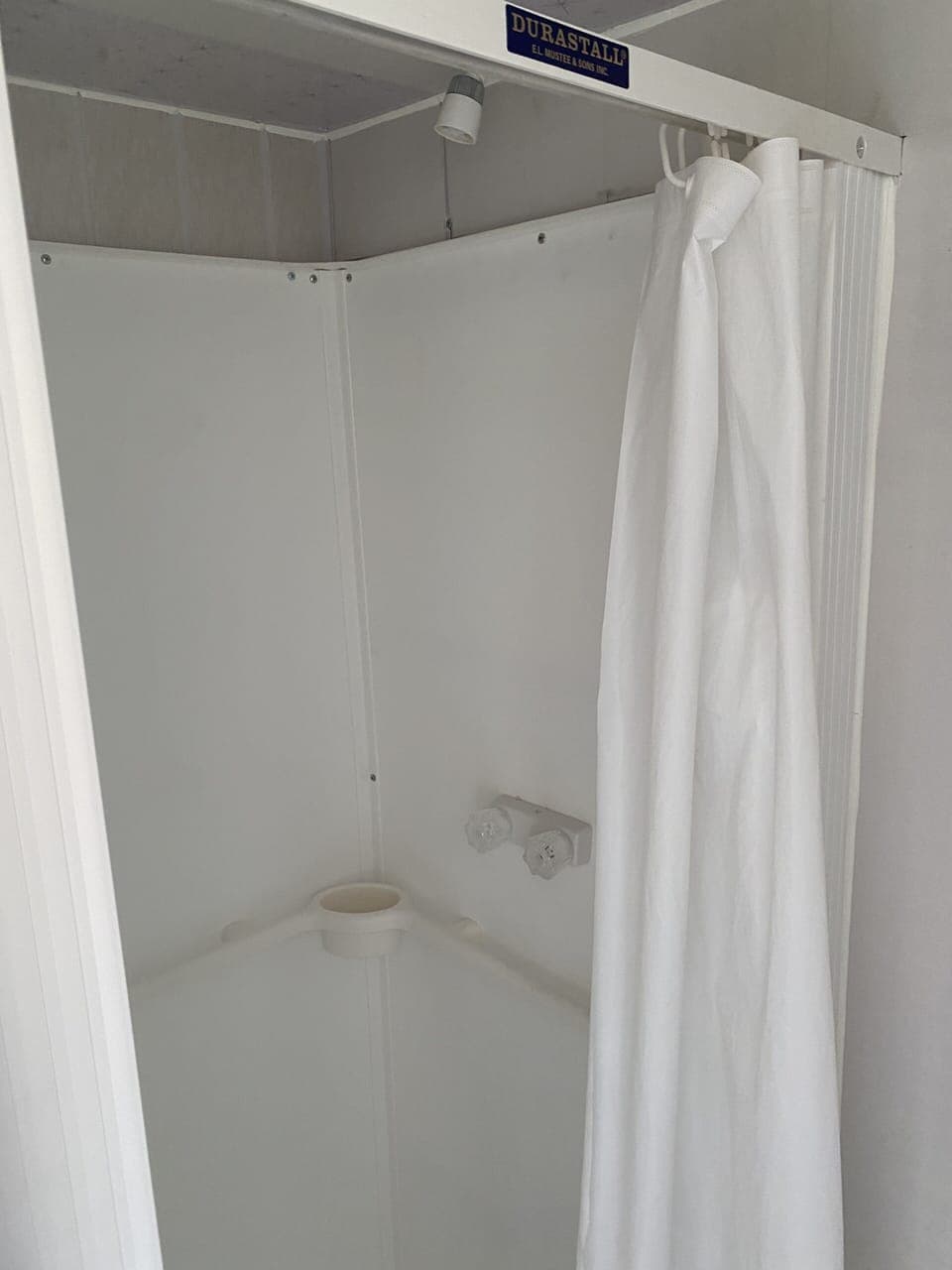 Comfort Room | Bathroom | Towels