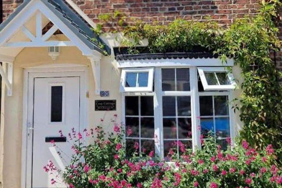 Lovey 2 Bedroom Cosy Cottage in a quiet street in the centre of Bawtry. Decorated and furnished to a high standard with all amenities provided  