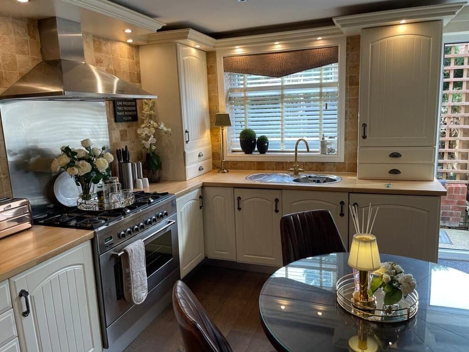 Kitchen with dining table and everything needed - all kitchen appliances, utilities etc 
6 ring gas cooker 