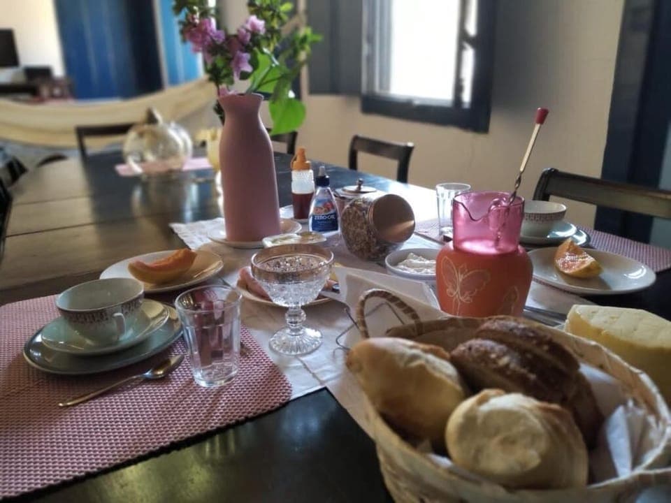 Daily cooked-to-order breakfast (BRL 15.00 per person)