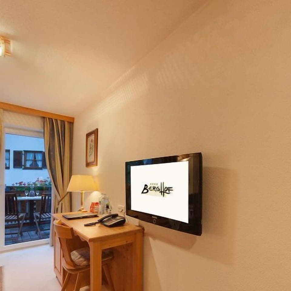 Comfort Double Room, Balcony (Alto Adige) | Minibar, in-room safe, desk, laptop workspace