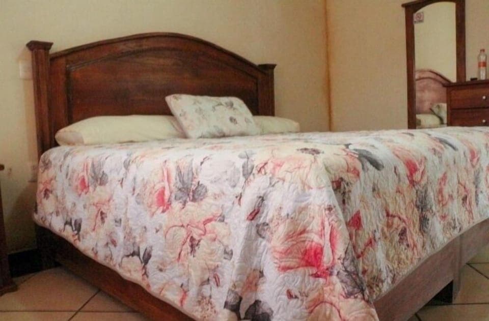 1 bedroom, blackout drapes, iron/ironing board, free WiFi