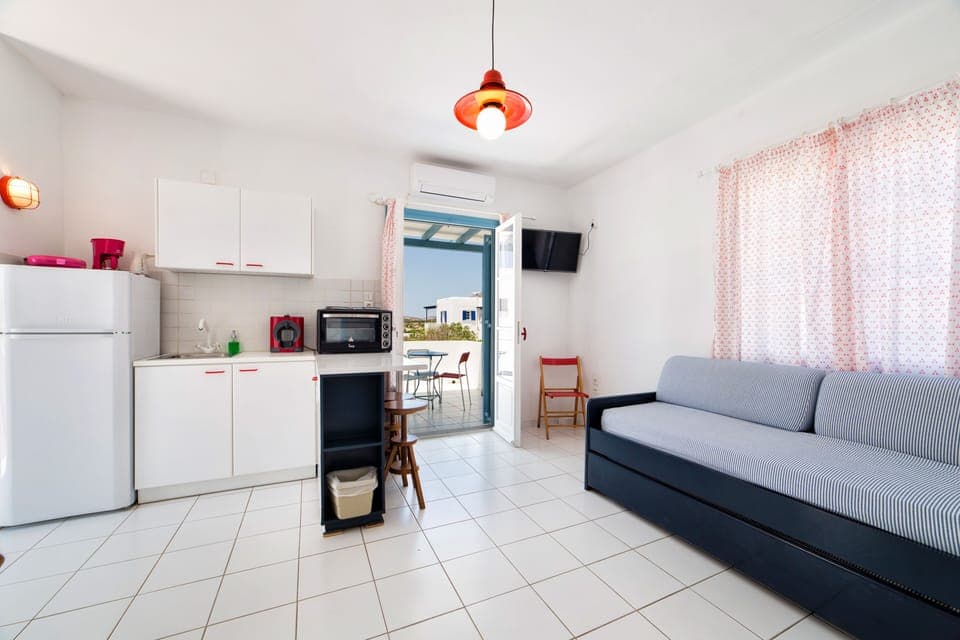 32-inch LCD TV with satellite channels, TV