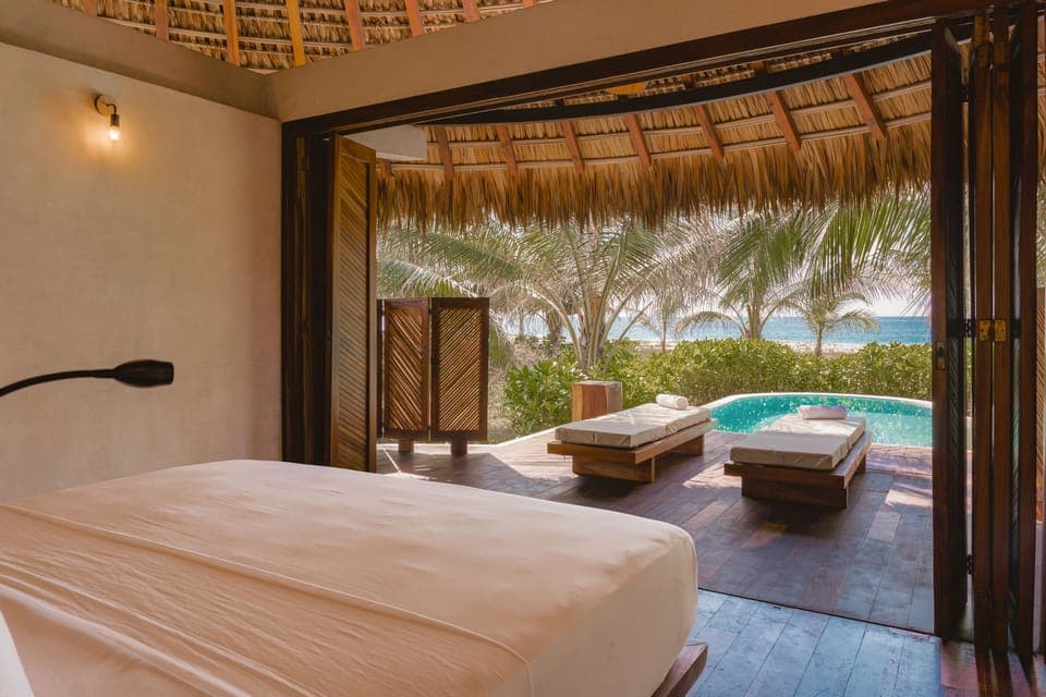 Panoramic Cabin | Minibar, in-room safe, individually decorated, individually furnished