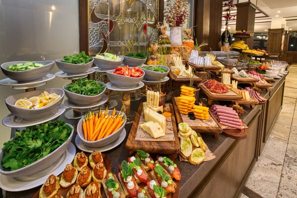 Free daily buffet breakfast