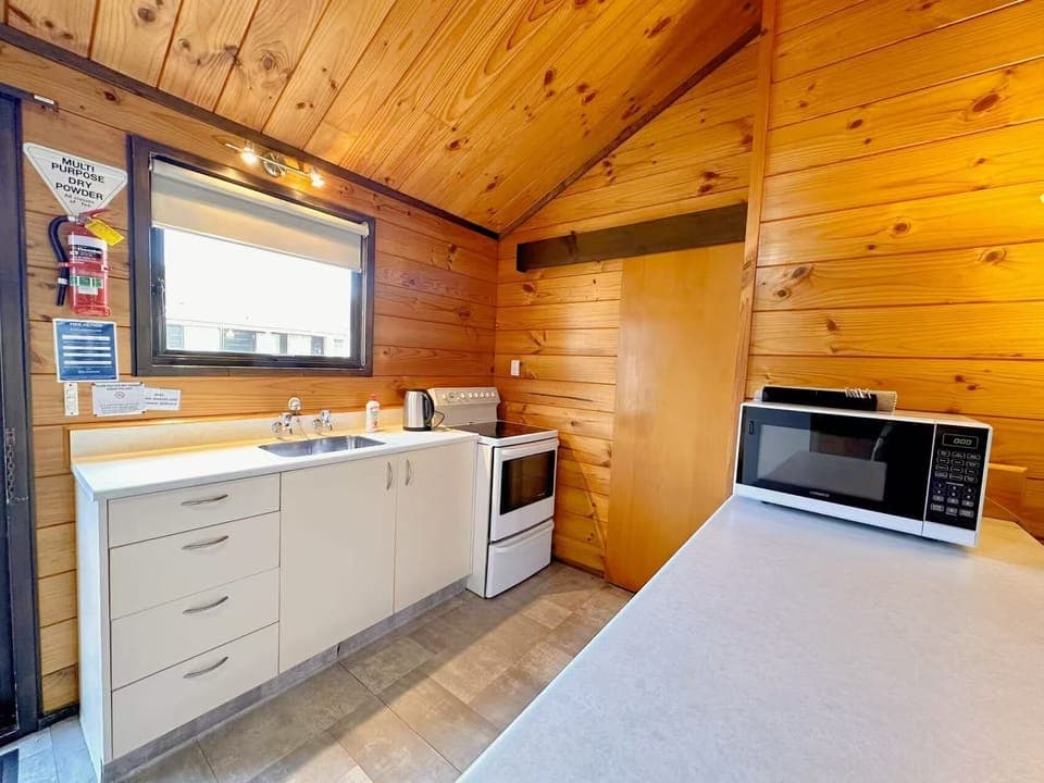 Mini-fridge, oven, stovetop, electric kettle