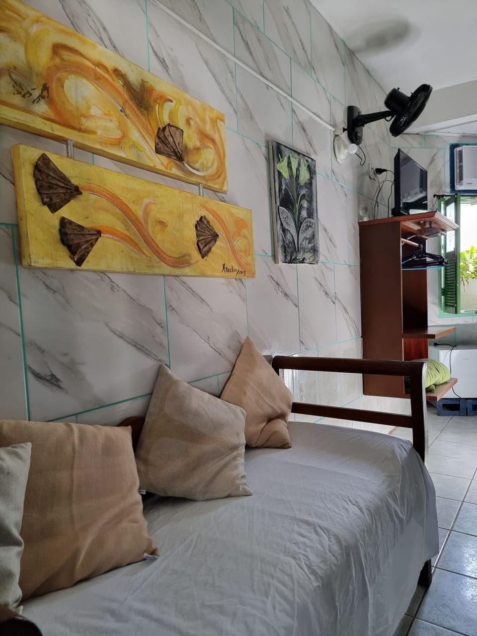 32-inch flat-screen TV with digital channels