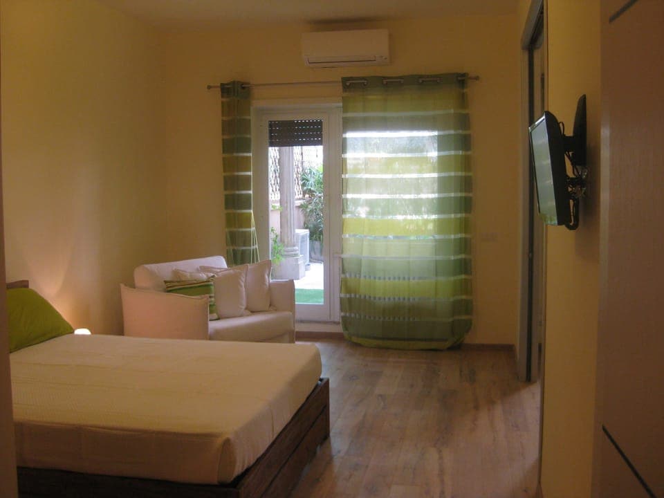 Superior Studio Suite, 1 Double Bed with Sofa bed | Premium bedding, in-room safe, desk, free cribs/infant beds