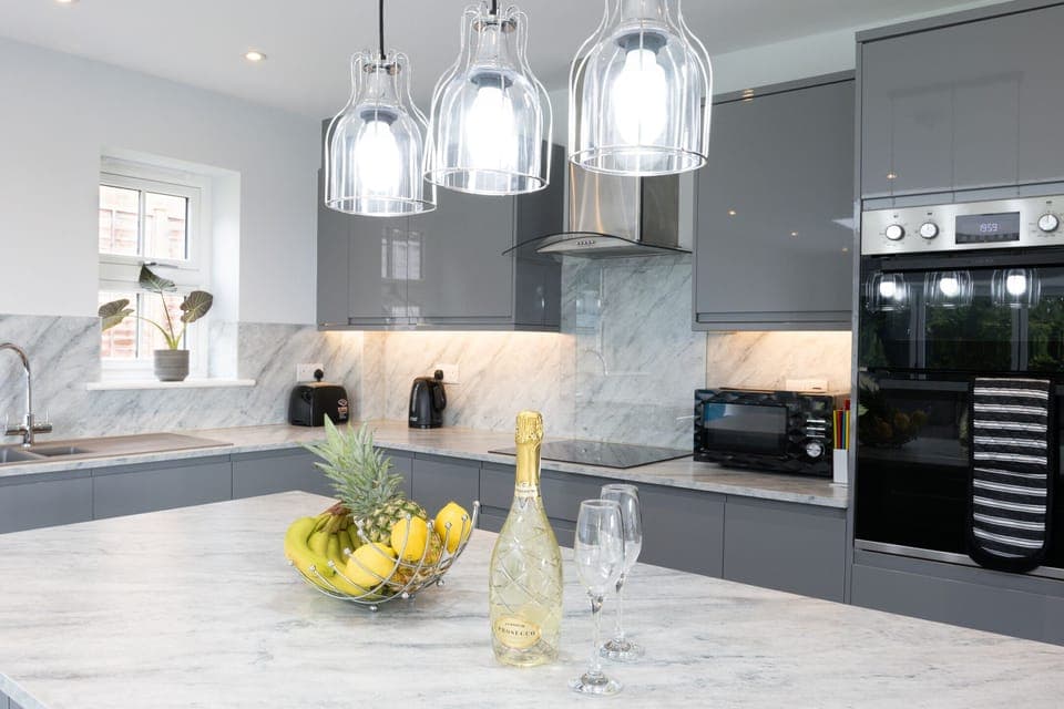 House | Private kitchen | Fridge, microwave, oven, stovetop