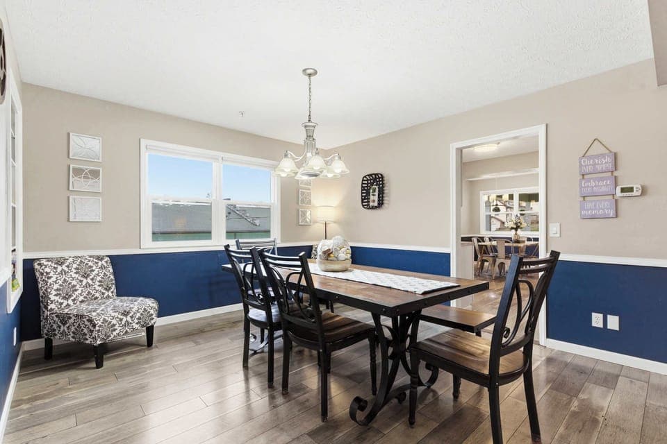 House, Multiple Beds, Hot Tub, Garden View (Branson Downtown Beauty) | Dining