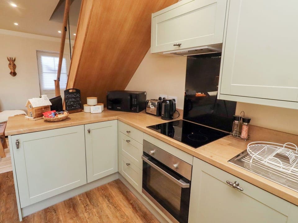 Cottage | Private kitchen | Fridge, dishwasher, electric kettle, toaster