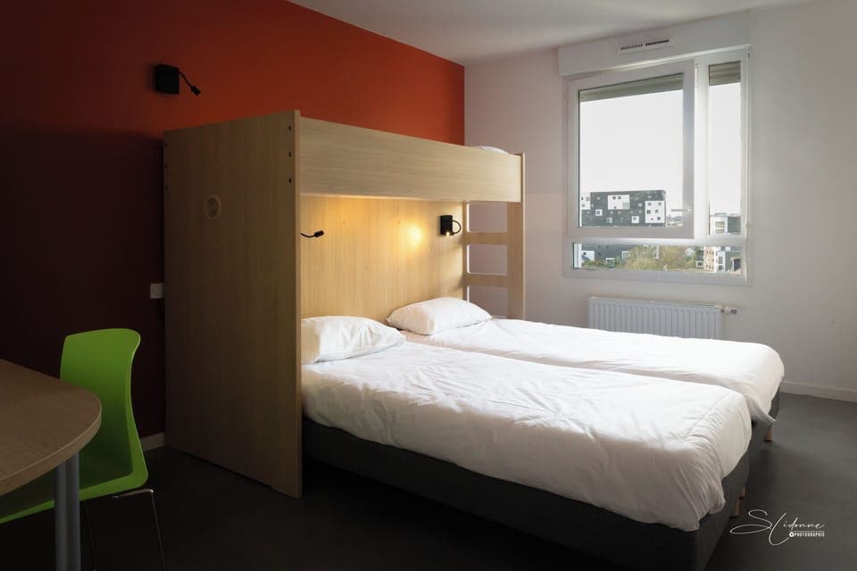 Classic Triple Room, 3 Twin Beds, Private Bathroom | Blackout drapes, soundproofing, free WiFi, bed sheets