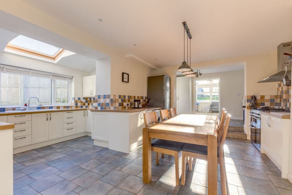 Dishwasher, cookware/dishes/utensils