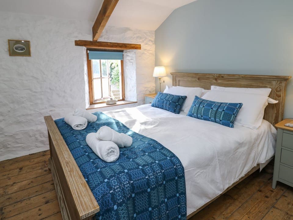 3 bedrooms, individually decorated, individually furnished, free WiFi