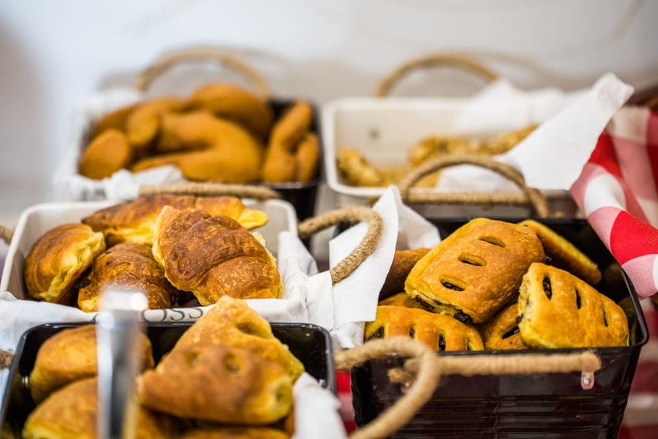 Daily continental breakfast (EUR 15 per person)