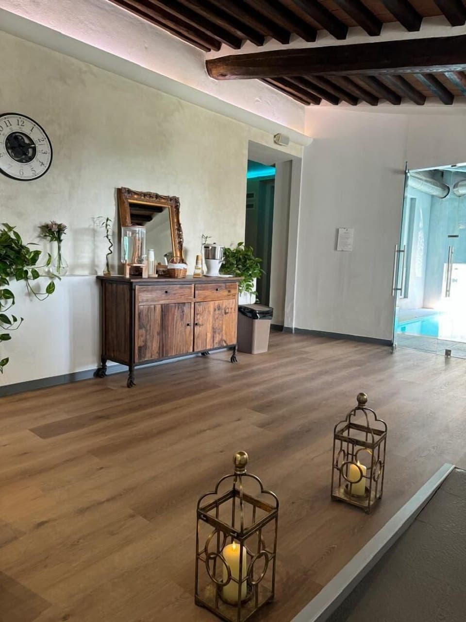 Couples treatment rooms, sauna, hot tub, steam room, body treatments