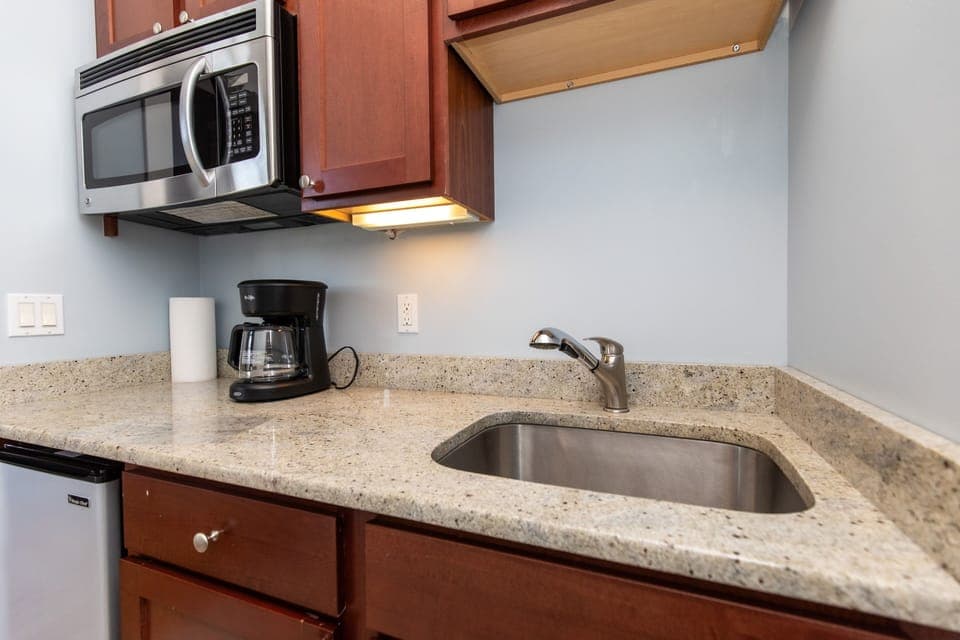 Standard Room | Premium bedding, pillowtop beds, individually furnished, desk