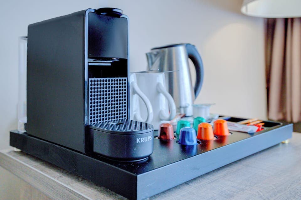 Junior Suite | Desk, iron/ironing board, free cribs/infant beds, rollaway beds