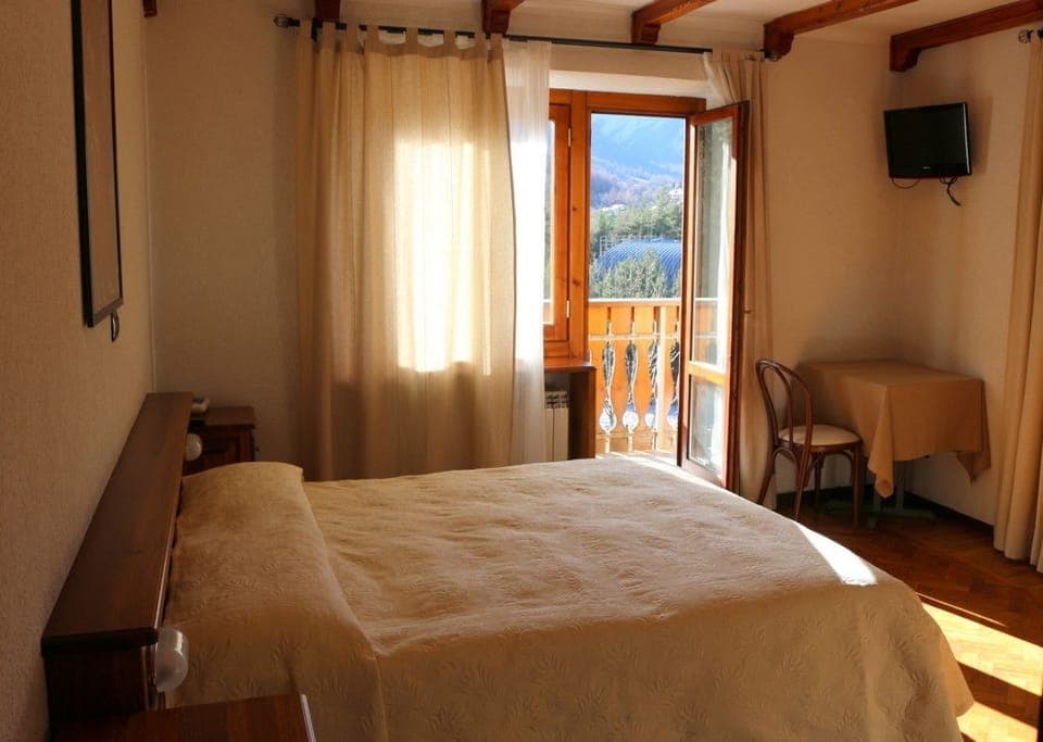 Double Room | In-room safe, free WiFi