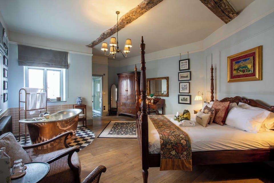 Indulgence Plus Double Room | Hypo-allergenic bedding, iron/ironing board, free WiFi, bed sheets