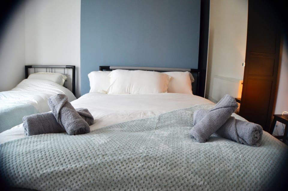 Triple Room | Individually decorated, desk, laptop workspace, soundproofing