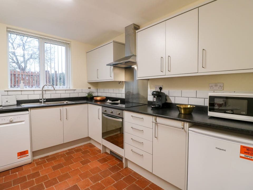 Dishwasher, cookware/dishes/utensils