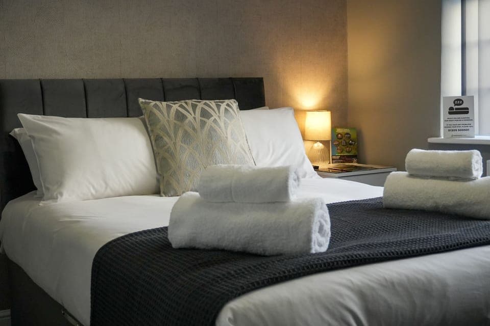 Standard Double Room, Shared Bathroom | Hypo-allergenic bedding, free WiFi, bed sheets