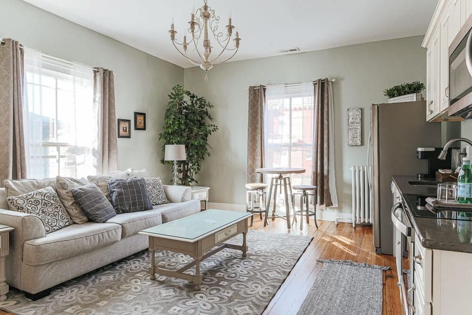 Apartment, Private Bathroom (The Bons Amis Suite) | Lounge