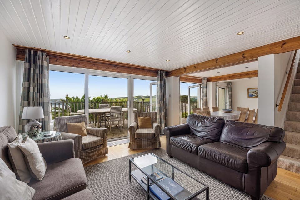 Cottage | Living area