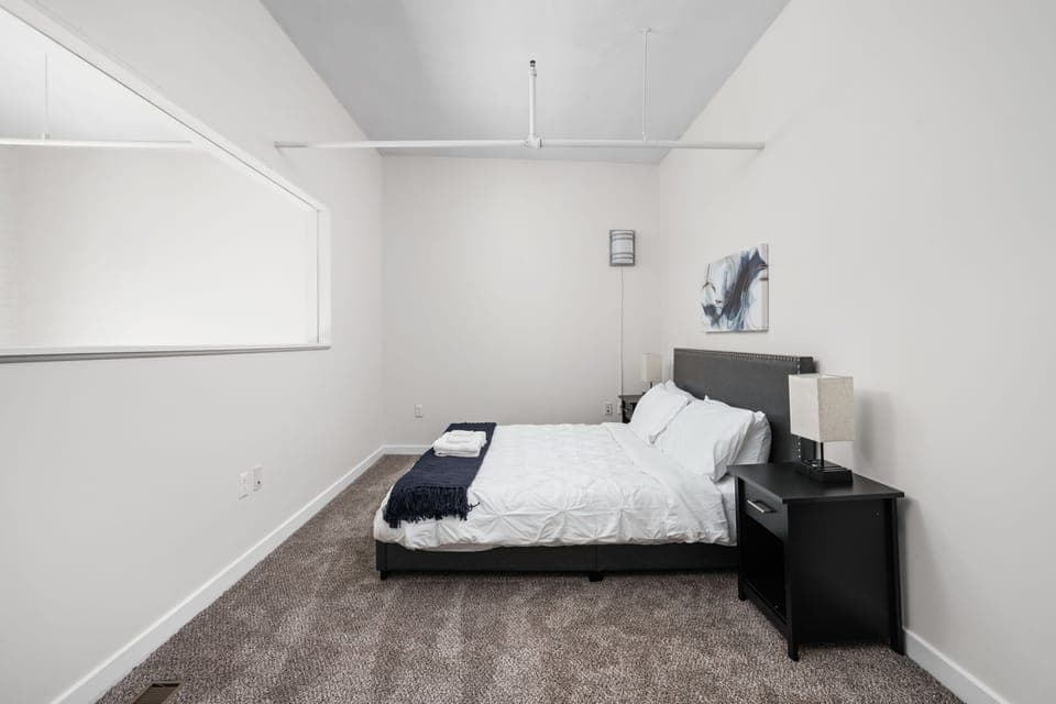 Executive Apartment | 5 bedrooms, desk, iron/ironing board, free WiFi